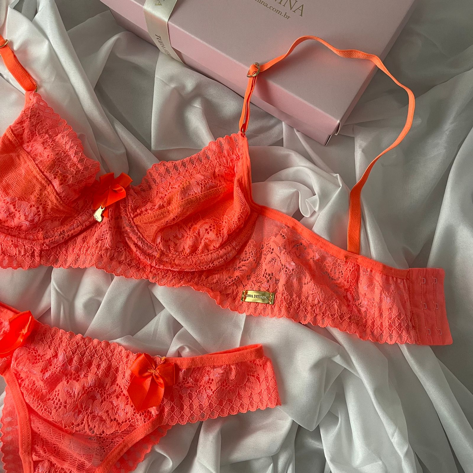 Conjunto De Lingerie Em Renda Suti Sem Bojo Aro E Calcinha Biqu Ni