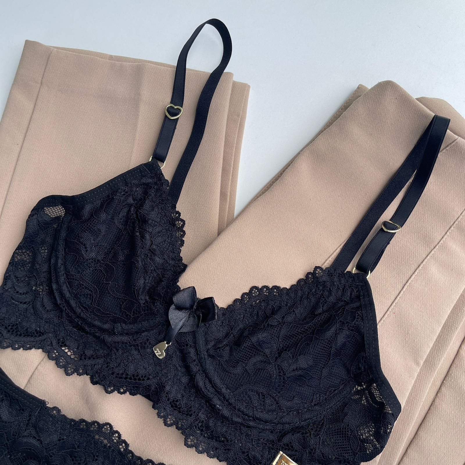 Conjunto de lingerie em renda sutiã sem bojo sem aro e calcinha fio