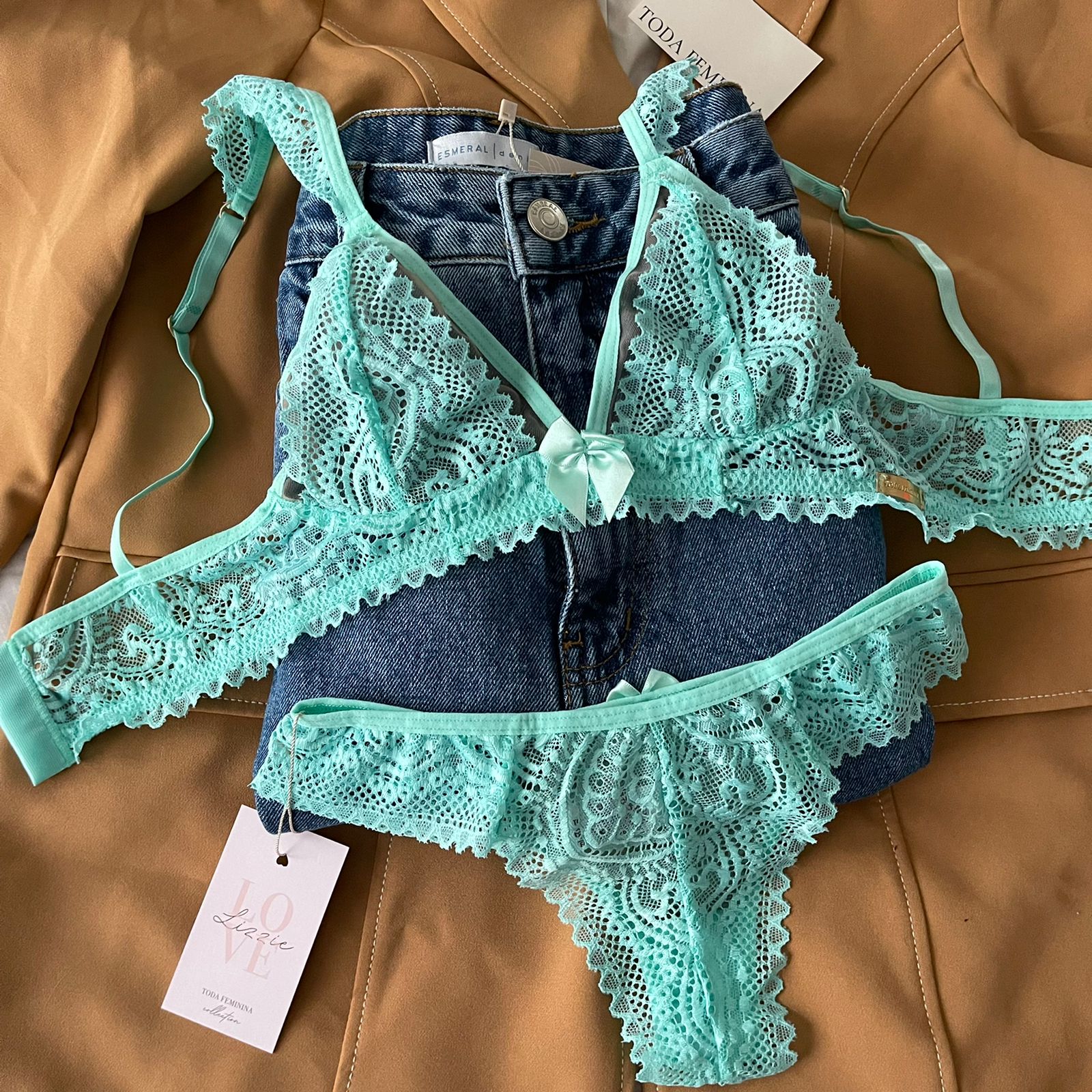 Conjunto De Lingerie Em Renda E Tule Suti Sem Bojo Sem Aro E Calcinha