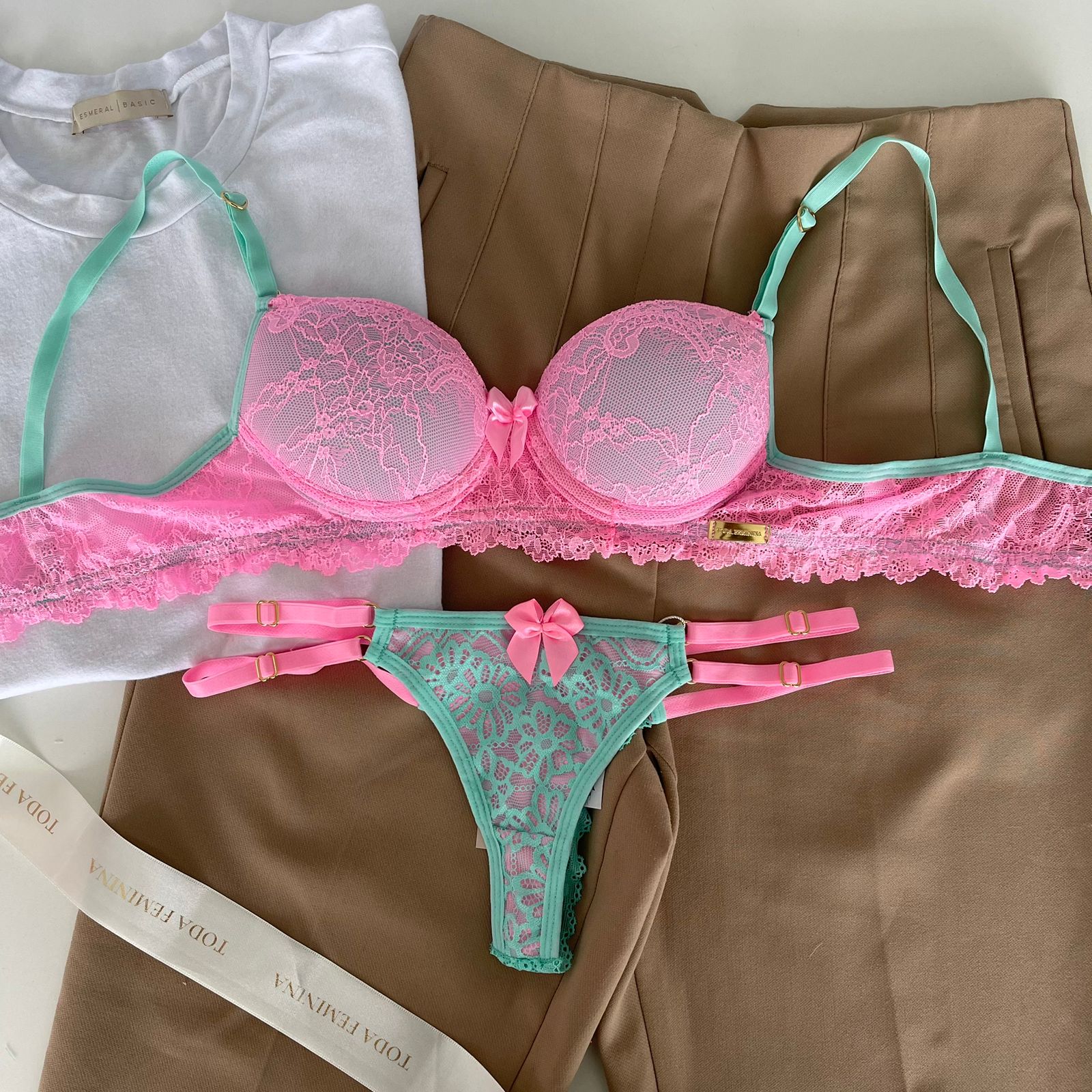 Conjunto de lingerie em renda sutiã com bojo e calcinha string dupla fio  dental rosa babaloo com verde acqua – Mia – Toda Feminina