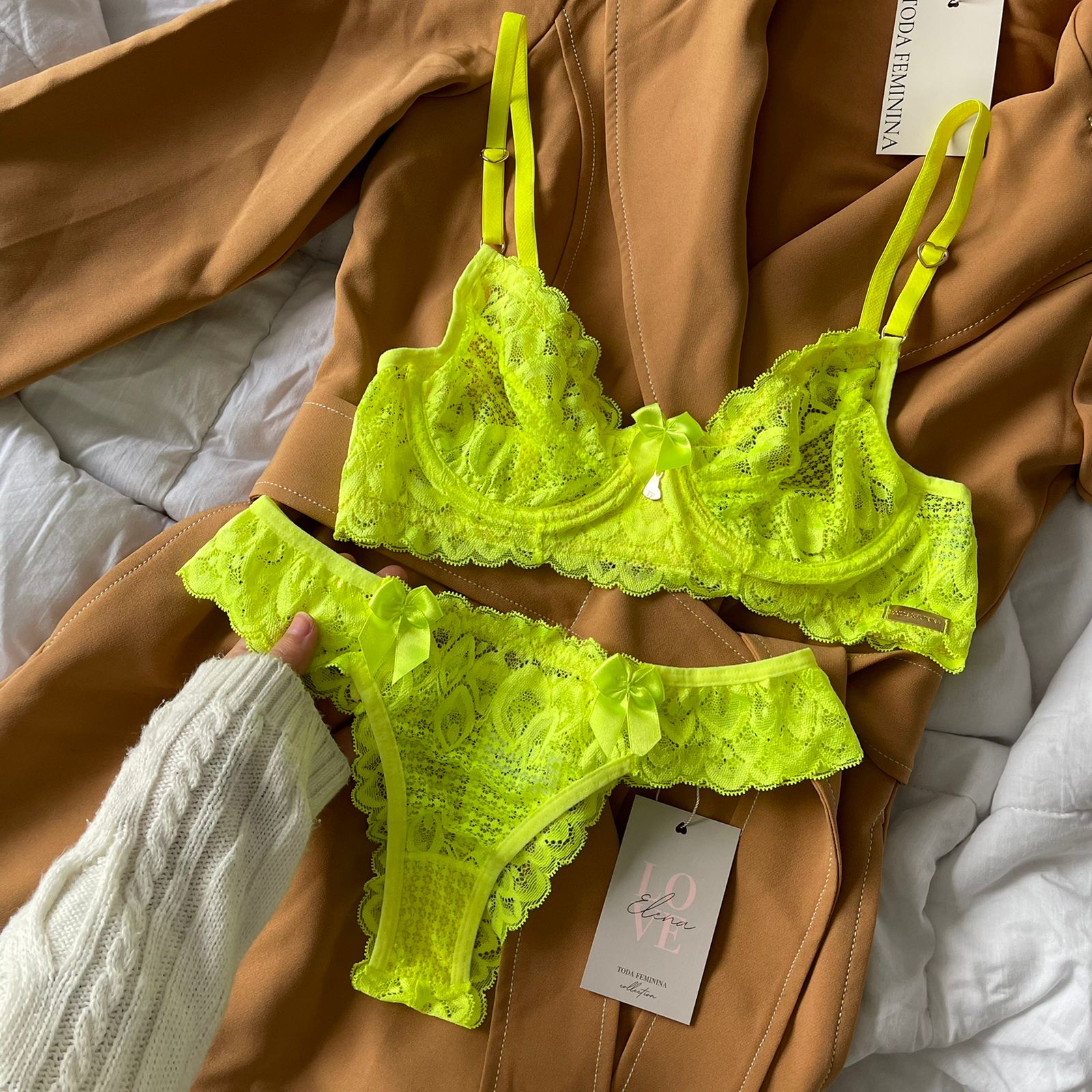Conjunto de lingerie em renda sutiã sem bojo com aro e calcinha biquíni  verde neon – Elena – Toda Feminina
