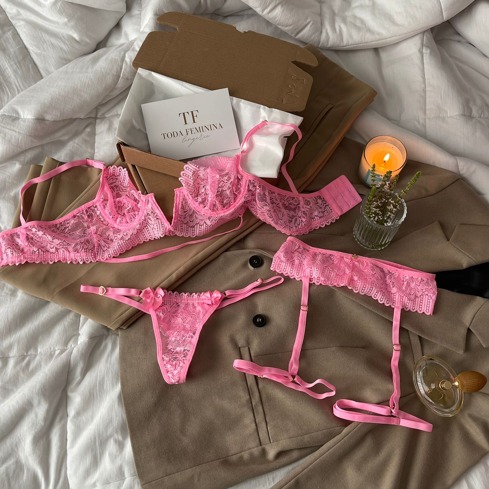 Conjunto de lingerie em renda sutiã sem bojo com aro e calcinha